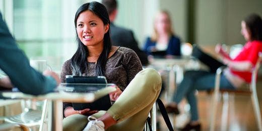 Mit der Lerngruppen-App der FernUni finden Sie passende Kommilitoninnen und Kommilitonen, um gemeinsam zu lernen.