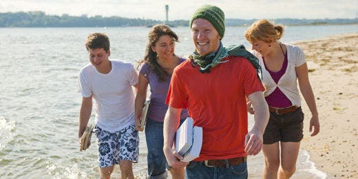 Typisch für Kiel sind frühe Einblicke in aktuelle Forschung und fachliche Grundlagen für eine Zusammenarbeit in Teams. Dazu kommt ein attraktives Lebensumfeld am Meer. Foto: Oliver Franke, Uni Kiel