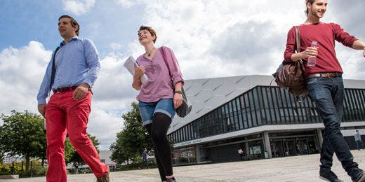 Neben klassischen Studienfächern wie Jura und Medizin werden die Fachrichtungen der Geistes-, Gesellschafts- und Naturwissenschaften angeboten. Foto: Bevis Nickel, Uni Kiel