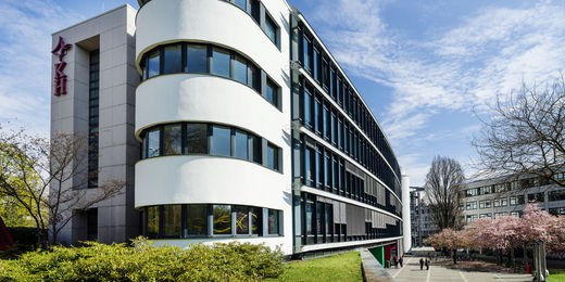 Der Campus der Hochschule liegt mitten in der Wissenschafts- und Studierendenstadt Mainz und nur wenige Gehminuten vom Bahnhof entfernt. (Foto: Carsten Costard/KH Mainz)