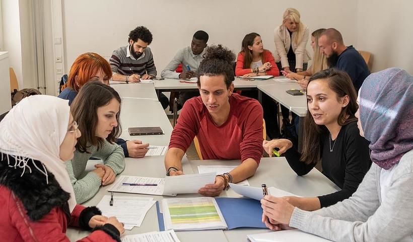 Die Uni Marburg zieht Jahr für Jahr viele Studierende aus dem Ausland an. Insgesamt gibt es Kooperationen mit 270 europäischen und über 70 außereuropäischen Partnerhochschulen. Foto: R. Wegst