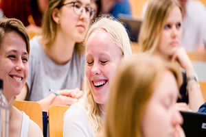 Spannende Lehrveranstaltungen: Studierende im Seminar "Christian Kunst: Einführung in die Spätantike". Quelle: Universität Osnabrück | Simone Reukauf