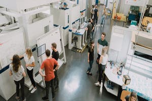 Die HdM hat einen großen Maschinenpark mit modernen Druck- und Verpackungsmaschinen