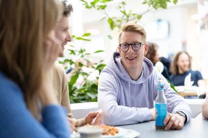 Kulinarisch bestens versorgt: Cafeteria & Café auf dem Campus