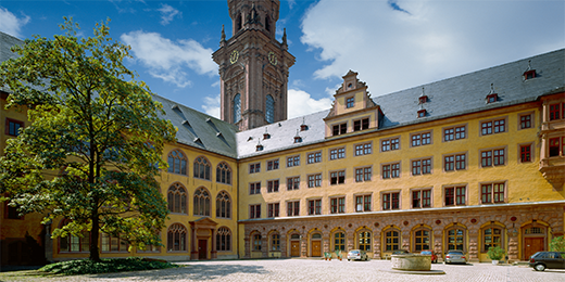 Die Alte Universität mit der Neubaukirche - hier lernen die Juristen. Foto: Robert Emmerich