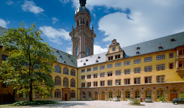 Die Alte Universität mit der Neubaukirche - hier lernen die Juristen. Foto: Robert Emmerich