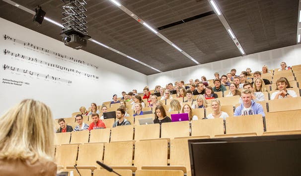 Q-Gebäude mit hellen, gut ausgestatteten Seminarräumen und modernen Hörsälen, Quelle: Universität Vechta