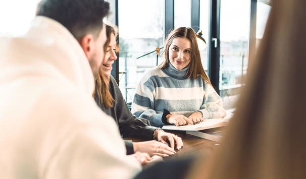 Beim Fernstudium studierst du komplett auf einem virtuellen Campus - ganz ohne Präsenzpflicht!