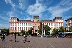 Das Residenzschloss im Zentrum Darmstadts ist Teil des städtischen Universitätscampus. Bild: Thomas Ott