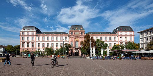 Das Residenzschloss im Zentrum Darmstadts ist Teil des städtischen Universitätscampus. Bild: Thomas Ott