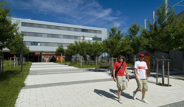 Blick auf die Bibliothek der Hochschule Augsburg. Foto: Matthäus Eckhart