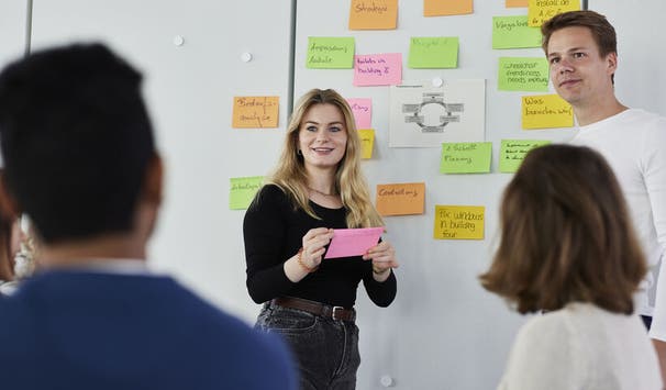 Wir machen dich fit für dein Berufsleben - z.B. mit Strategien für gutes Präsentieren und eigenständiges Arbeiten.