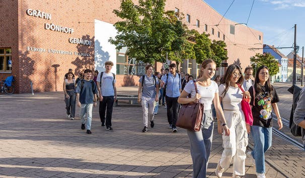 Persönliche Begleitung vom Studienstart bis zum Abschluss, überschaubare Lerngruppen, individuelle Ausrichtung. Credits: Heide Fest