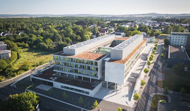 Die meisten natur- und lebenswissenschaftlichen Fächer sind im Neubau der Chemie auf dem Campus Seltersberg angesiedelt. Foto: Sebastian Ringleb