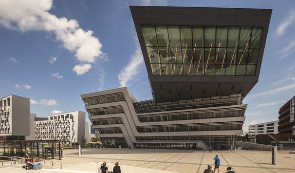 Library & Learning Center (LC)