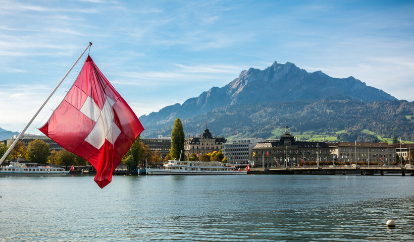 Die Hochschule Luzern – Wirtschaft befindet sich an zentraler Lage in der Nähe des Bahnhofs Luzern. Die Aussicht auf den Berg Pilatus und den Vierwaldstättersee ist einmalig und atemberaubend.