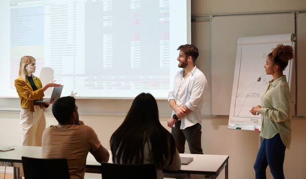 Am Departement Wirtschaft finden Studierende ein vielfältiges Studienangebot: von Bachelor- bis zu Masterprogrammen in den Bereichen Business Administration, Banking and Finance, Real Estate, Logistik bis hin zu Applied Information and Data Science, und vielen mehr. Ein Studium an der HSLU lohnt sich!