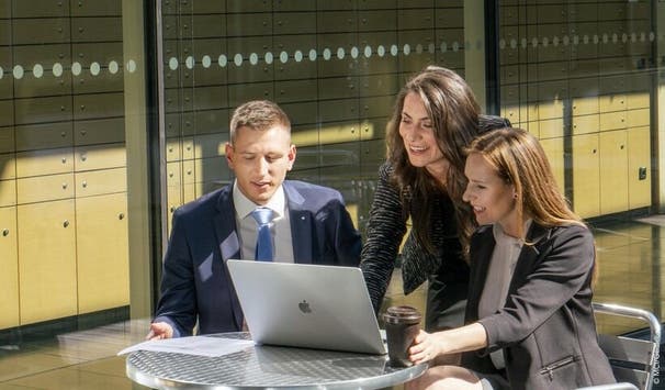 Ambitionierten Persönlichkeiten unterschiedlicher Managementebenen bietet das MCI spannende akademische Upgrades mit international anerkannten Mastergraden und maßgeschneiderten Weiterbildungen. ©MCI / Christian Kasper