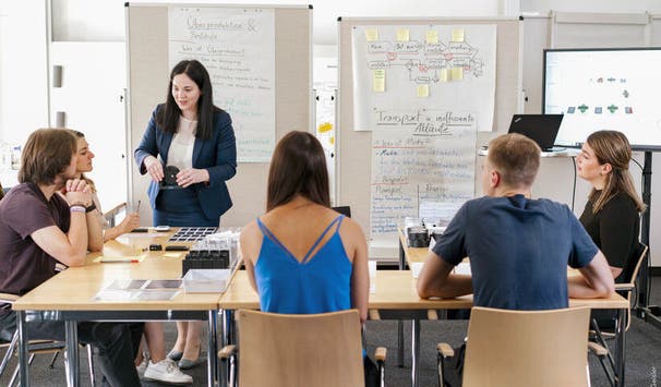 Mit dynamischem Start-up Spirit begleitet das MCI Studierende, Alumni, Gründer und Partner in ihrer Karriere und unternehmerischen Aktivitäten. ©MCI / Anna Geisler 