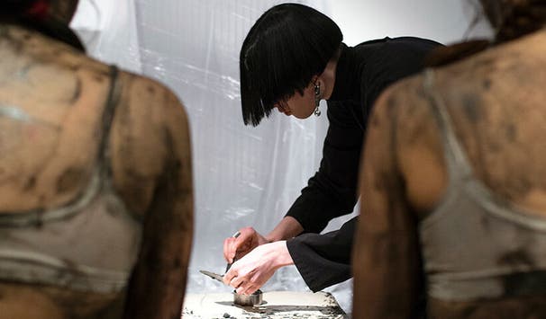 The method of teaching integrates creative practice with a solid theoretical foundation.