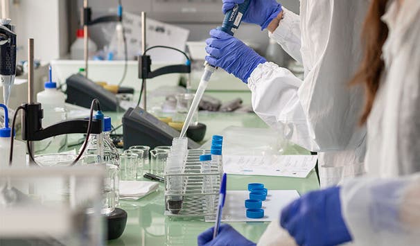 Moderne und hervorragend ausgestattete Forschungslabore 