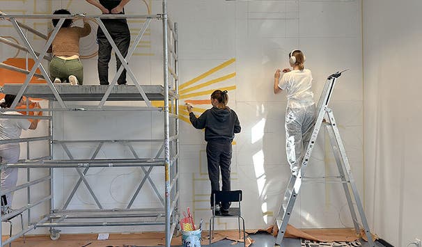 Studierende können aus einem vielfältigen Angebot zwei Projekte im Bereich Produktdesign und zwei Projekte im Bereich Visuelle Kommunikation auswählen.