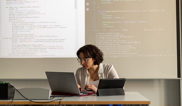 Dreisprachiges Studium auf Deutsch, Italienisch mit einem Schwerpunkt auf Englisch.