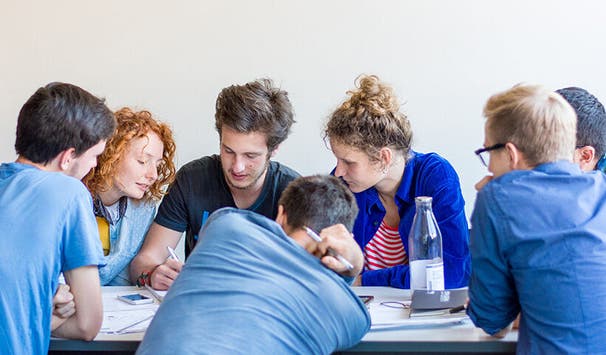 Ein optimales Betreuungsverhältnis in kleinen Gruppen wird geboten.