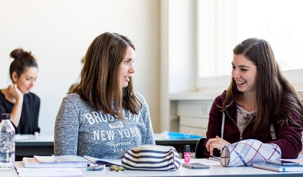 Der Bachelor in Sozialarbeit bereitet Studierende auf eine professionelle Karriere im In- und Ausland vor.