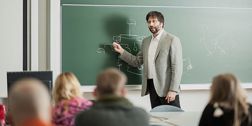 An der Uni Bozen lehren international renommierte Professoren.