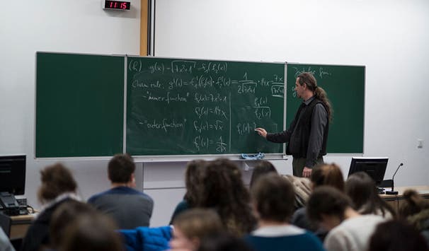 Ideal Student-Lecturer Ratio