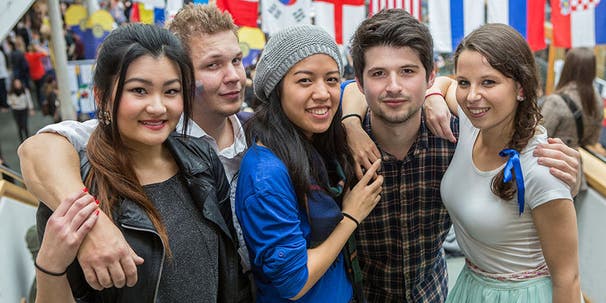 Integrierte Fremdsprachenausbildung am hochmodernen Sprachenzentrum mit anerkannten Zertifikaten.