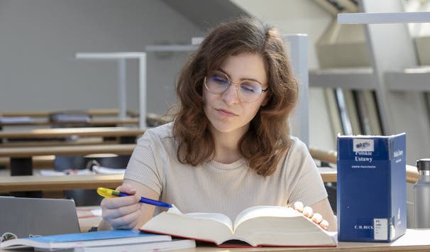 Grenzüberschreitend, interdisziplinär oder traditionell - Studiere Jura an der Viadrina!