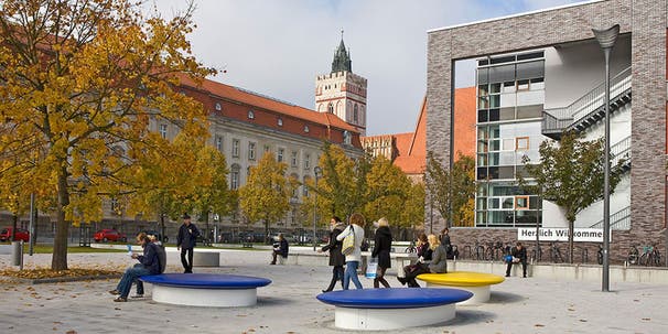 Attraktiver Campus mit WLAN und vor den Toren Berlins.