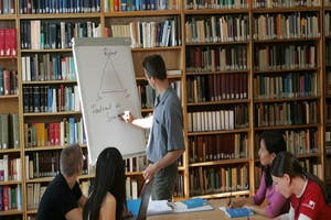 Lehrveranstaltung in der Romanistik-Bibliothek