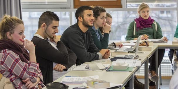 In einem internationalen Umfeld mit Kommiliton*innen aus aller Welt studieren.