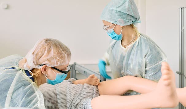 Pflege lernen im Skills Lab