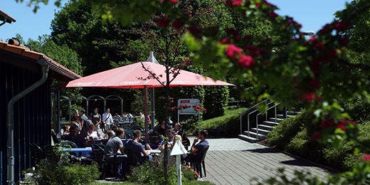 Der Übergang von der Schule ins Studium gelingt dir bei uns, durch den besonderen Studieneinstieg im Team in Form des Steiger-Colleges sowie der überschaubaren Görße unserer Universität, problemlos.