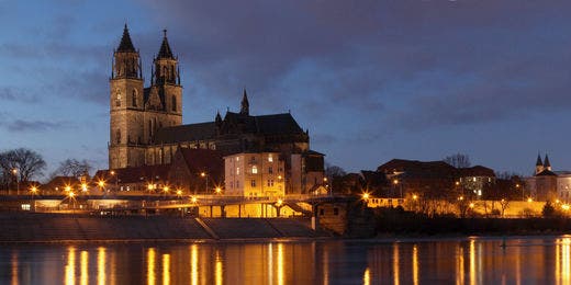 Elbe und Dom bei Nacht