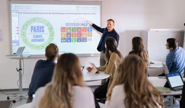 Seminarsituation am Fachbereich Wirtschaftswissenschaften (Foto: Paavo Blafield)