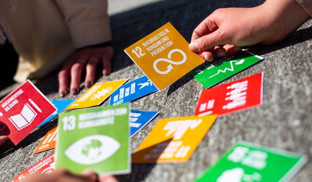 In deinem Studium lernst du, innovative Lösungen für eine umweltfreundliche Welt zu entwickeln - und so die nachhaltige Transformation der Industrie zu gestalten. (Foto: Sonja Rode)