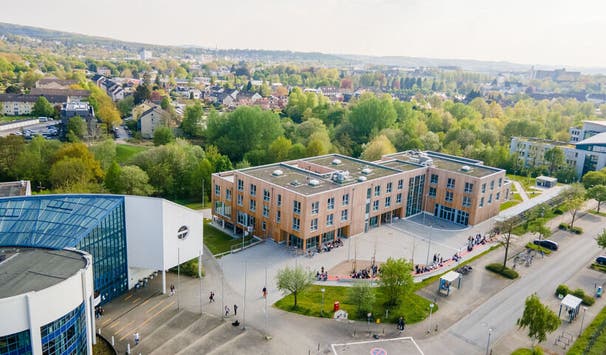 Der UW/H-Campus: mitten im Grünen und in Deutschlands größter Metropolregion