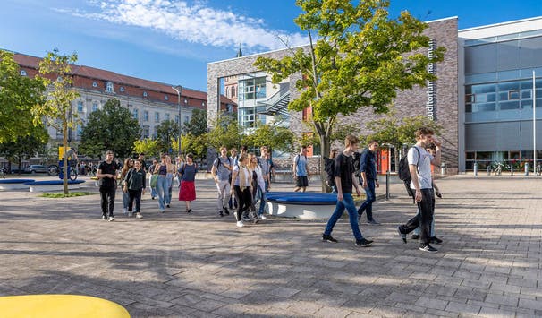 Direkte Begegnungen und kurze Wege; Credits: Heide Fest