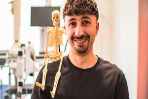 Student der Medizininformatik im Labor an der THB