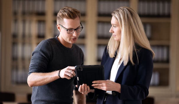 Unsere Studierenden profitieren vom ersten Tag von hoher Lernqualität in kleinen Gruppen, regelmäßigem Praxisbezug und von dem intensiven Coaching Programm.