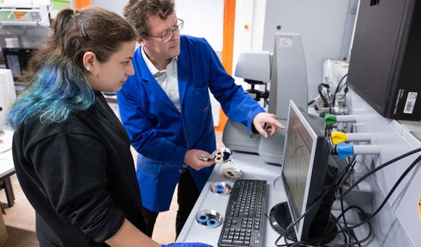 Analyse von Asphaltproben im Verkehrswegebaulabor