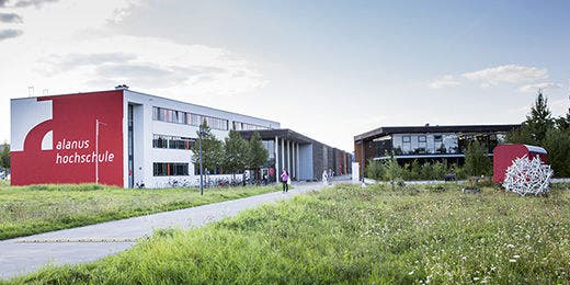 Unser Campus liegt gut angebunden zwischen den Ballungsräumen Köln und Bonn.