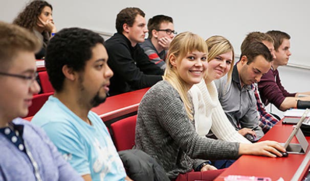Studierende im Hörsaal
