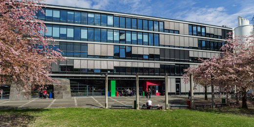 Der Campus der KH Mainz liegt mitten in der Wissenschafts- und Studierendenstadt Mainz und nur wenige Gehminuten vom Bahnhof entfernt. (Foto: Carsten Costard/KH Mainz)