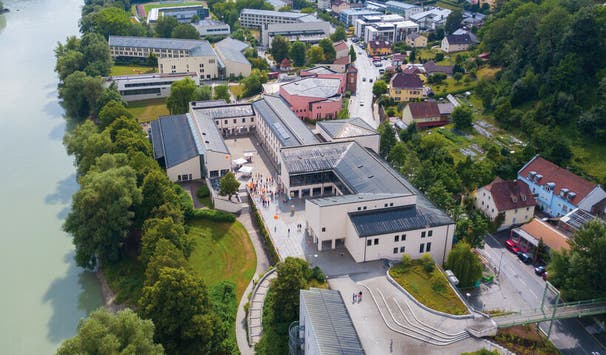 Wunderschöner Campus direkt am Inn